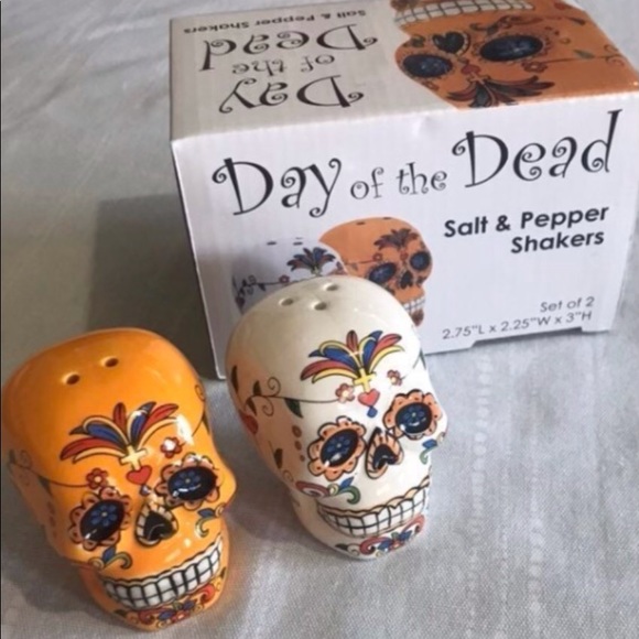 Day of the Dead Skull Salt and Pepper Shakers (NEW) - Picture 3 of 5
